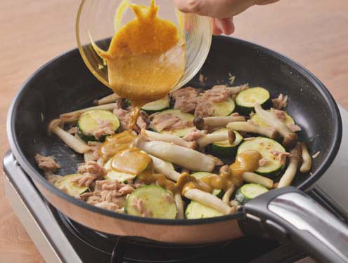 ズッキーニとツナのカレー炒め_作り方3