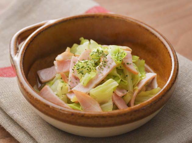 レンジで キャベツとハムのコンソメスープ煮