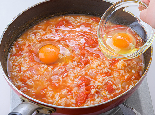 トマトと卵の洋風雑炊_作り方2